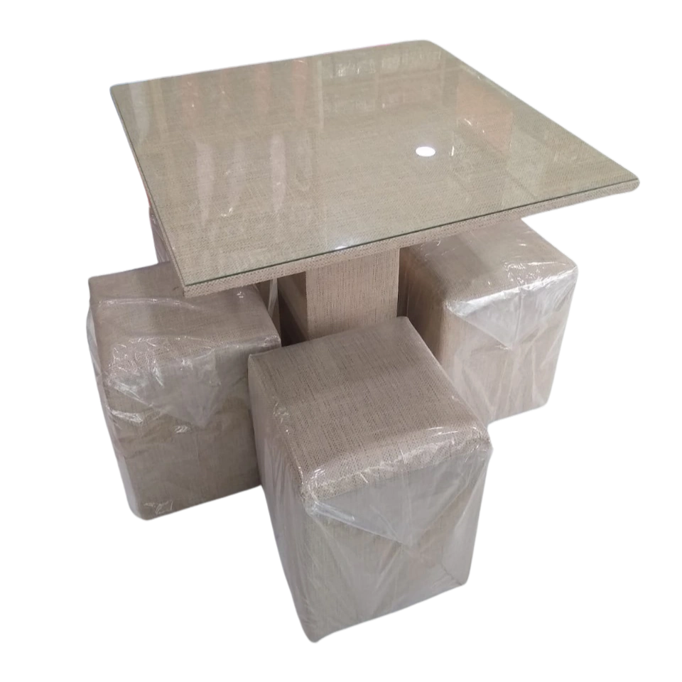 Conjunto de mesa com 4 puffs